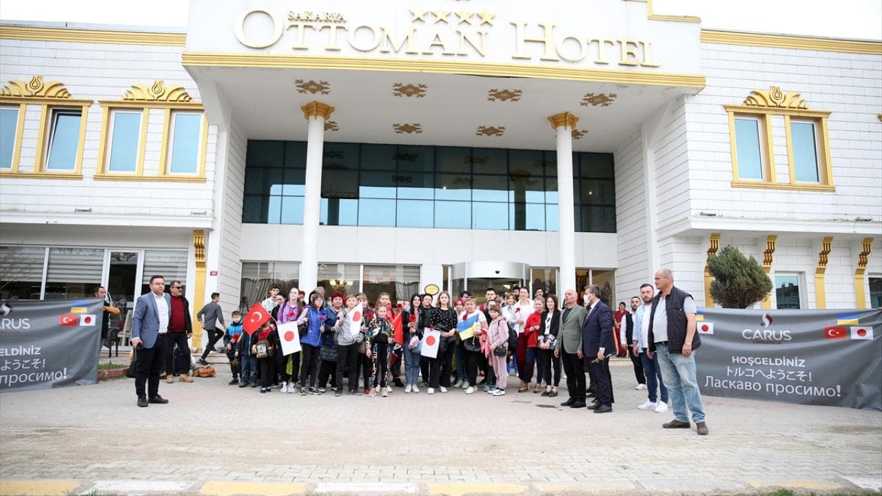 ウクライナ孤児院の176名のトルコへの避難を支援